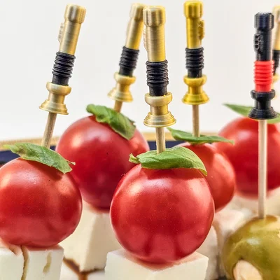 Mô hình 3D tay cầm Lightsaber gắn tăm xiên đồ ăn cực chất