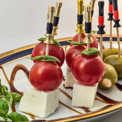 Mô hình 3D tay cầm Lightsaber gắn tăm xiên đồ ăn cực chất