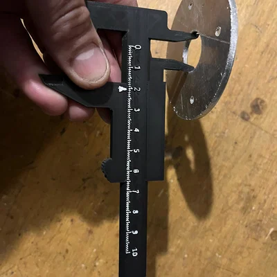 Thước cặp (caliper) trượt – posuvné měřítko / šuplera / posuvka / měřidlo