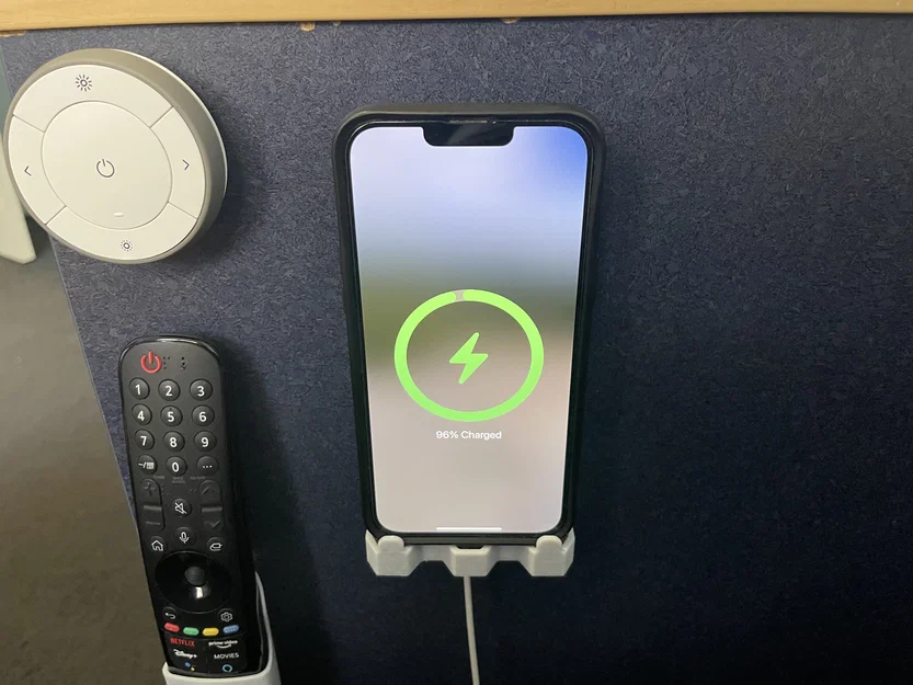 Giá treo tường MagSafe cho iPhone (iPhone MagSafe Charger Wall Mount) - Image 1