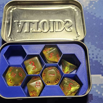 Hộp đựng xúc xắc trong hộp Altoids Tin (Altoids Tin Dice Box)