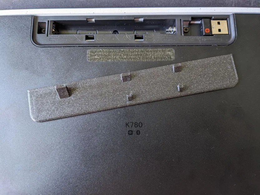 Nắp đậy khay pin cho bàn phím Logitech K780 (File in 3D) - Image 2
