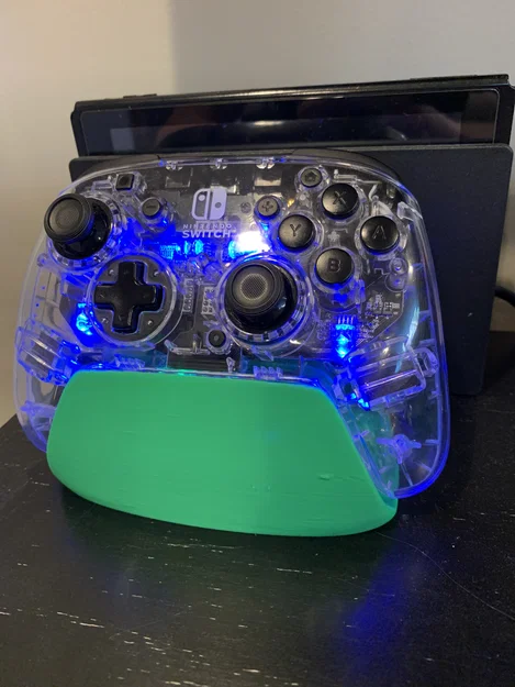 Giá đỡ tay cầm Nintendo Switch Pro Controller nhỏ gọn, dễ in - Image 1