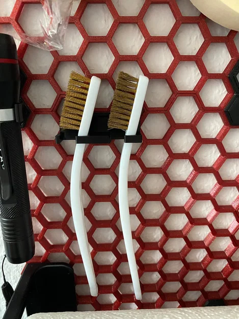 Giá treo bàn chải đồng tiện lợi cho hệ thống Honeycomb Storage Wall - Image 1