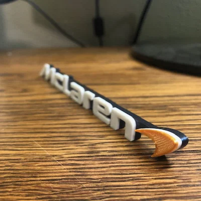 Logo McLaren để bàn làm việc