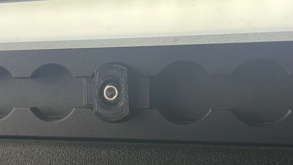 Cleat L-Track Modular kèm móc treo túi, giữ chai bia & ly rượu vang - Image 4