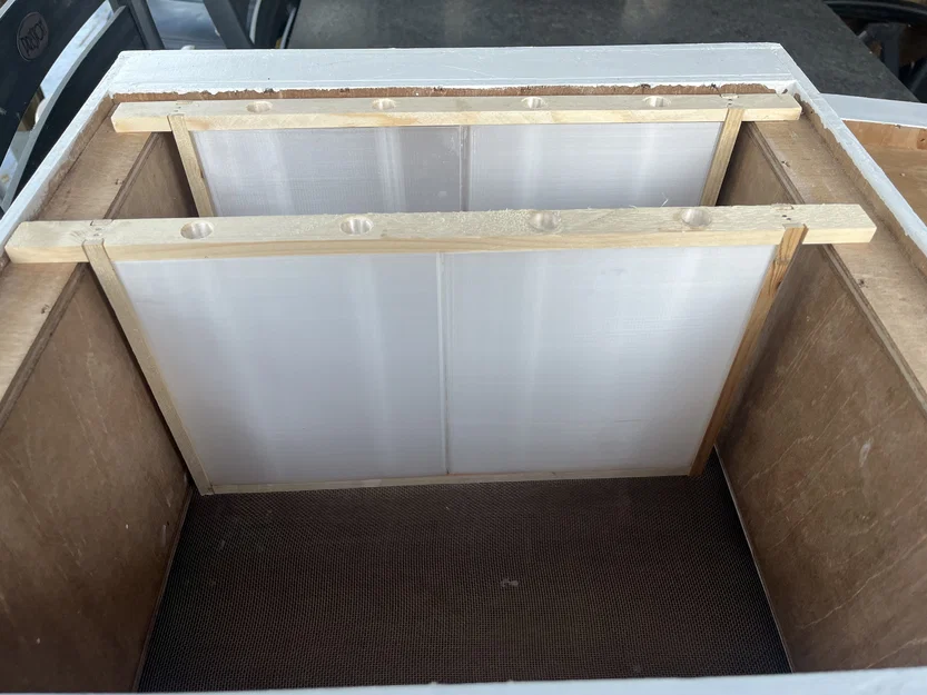 Khung cho ăn ong (Bee feeder frame) - Image 1