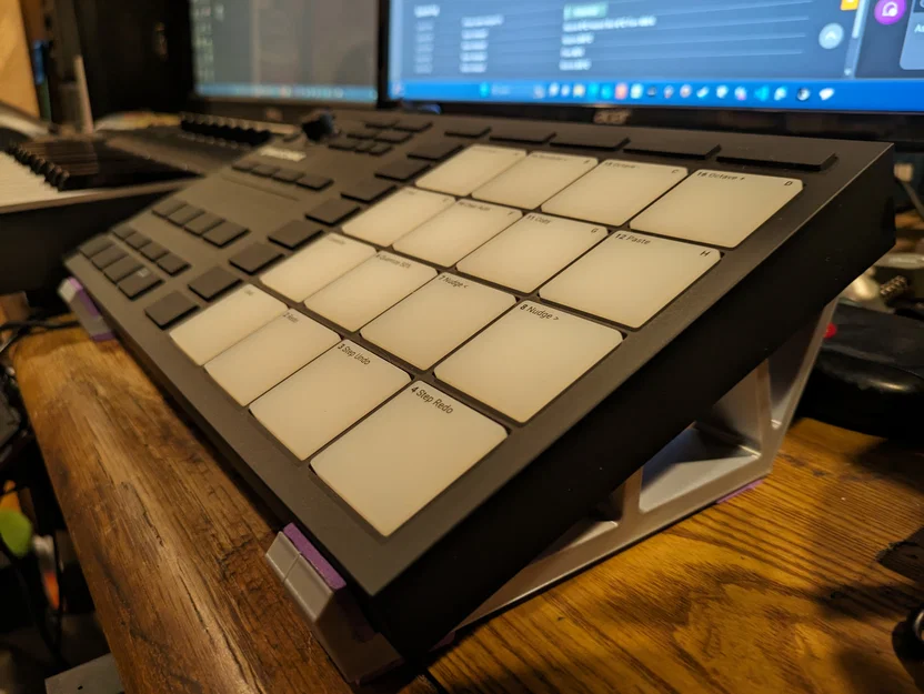 Giá đỡ Native Instruments Maschine Mikro mk3 - Image 1