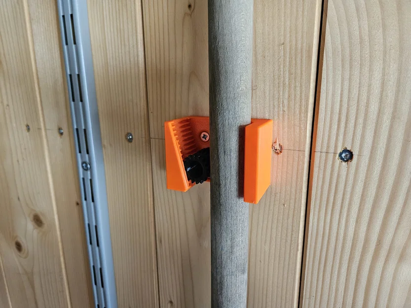 Giá treo chổi thông minh cơ chế trọng lực (Bản rộng 5mm) - Image 1