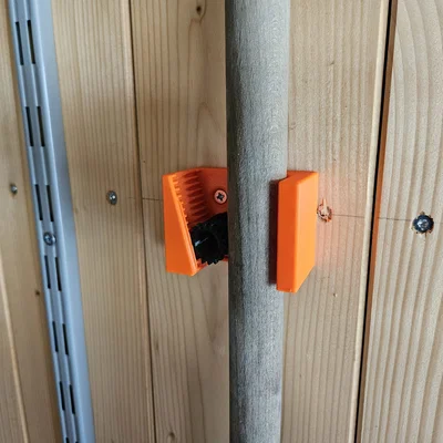 Giá treo chổi thông minh cơ chế trọng lực (Bản rộng 5mm)