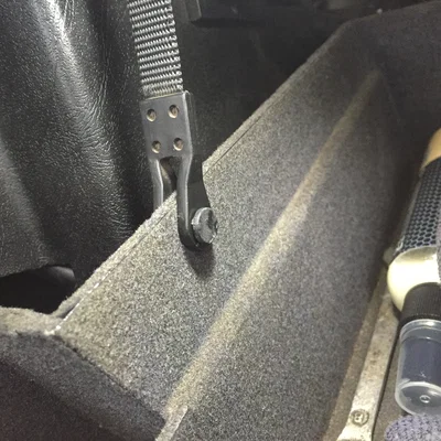 BMW E30/E28/E21 - chốt giảm chấn hộc găng tay (OEM: 51 16 1 828 956)