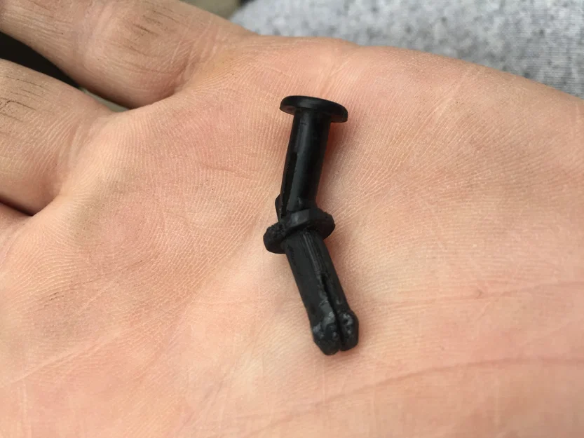 BMW E30/E28/E21 - chốt giảm chấn hộc găng tay (OEM: 51 16 1 828 956) - Image 4