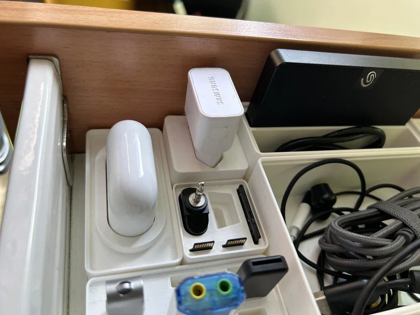 Đế giữ củ sạc USB hệ thống Gridfinity 1x1 tiện dụng - Image 2