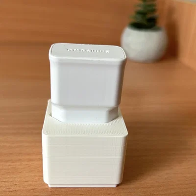 Đế giữ củ sạc USB hệ thống Gridfinity 1x1 tiện dụng