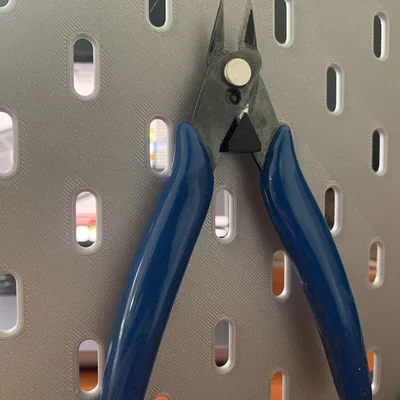 Móc treo kìm cắt cho bảng lỗ IKEA Skadis - Tự in 3D tại nhà