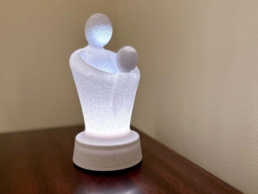 Tác phẩm điêu khắc "Vòng tay của mẹ" - Đèn trang trí Ngày của Mẹ - Image 1