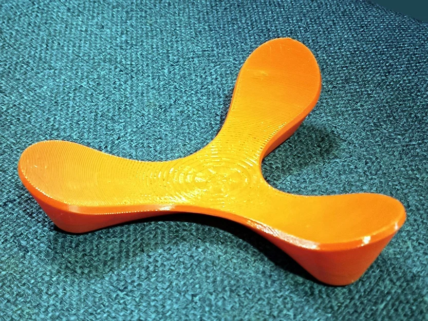 Giá đỡ nón bảo hiểm xe máy / xe đạp để bàn - Image 1