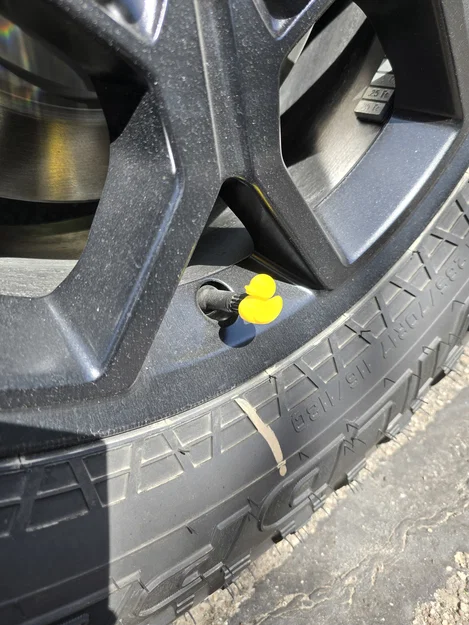 Nắp van bánh xe hình chú vịt vàng cho xe JEEP - Phụ kiện 3D siêu cute - Image 3