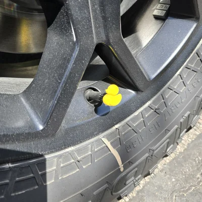 Nắp van bánh xe hình chú vịt vàng cho xe JEEP - Phụ kiện 3D siêu cute