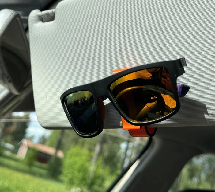 Kẹp gài kính mát cho tấm che nắng (Sunvisor clip for sunglasses) - Image 2