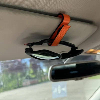 Kẹp gài kính mát cho tấm che nắng (Sunvisor clip for sunglasses)