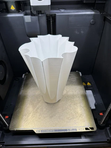 Mẫu lọ hoa trang trí 3D nghệ thuật dáng gợn sóng - Image 1