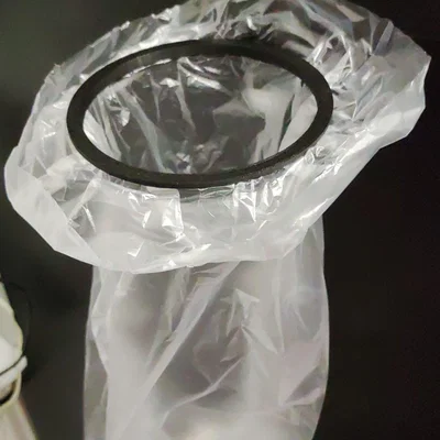 Thùng rác treo tường dùng túi nhựa (Wall-mounted plastic bag trash bin)