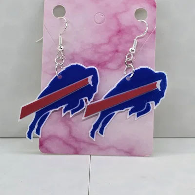 Bông tai Buffalo Bills và áo đấu Allen