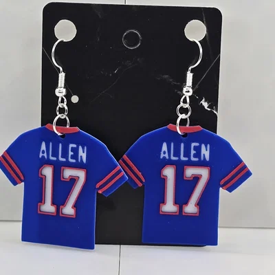 Bông tai Buffalo Bills và áo đấu Allen