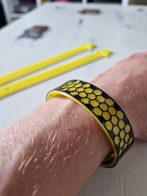 Vòng tay họa tiết tổ ong (Honeycomb Bracelet) in 3D cực chất - Image 3