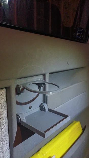 Thay thế khay để ly VW T4 (VW T4 Cup Holder Replacement) - Image 1