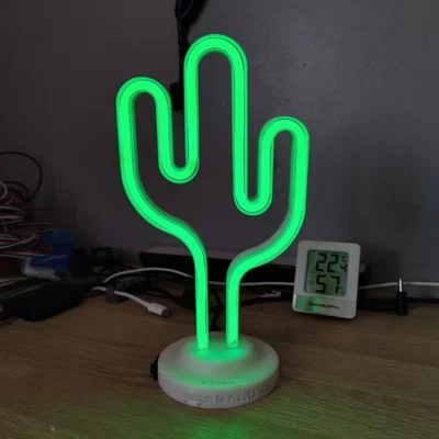 Đèn LED Neon hình xương rồng trang trí bàn làm việc cực đẹp