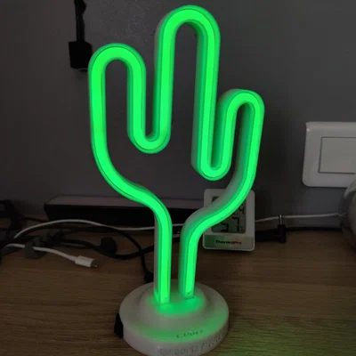 Đèn LED Neon hình xương rồng trang trí bàn làm việc cực đẹp