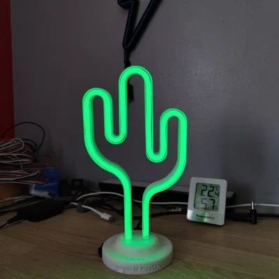 Đèn LED Neon hình xương rồng trang trí bàn làm việc cực đẹp