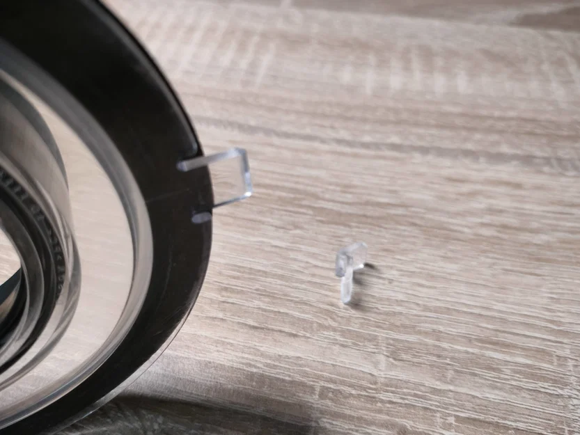 Dyson V10 | Kẹp thùng bụi (Dust bin clip) bản chắc (Robust) - Image 3