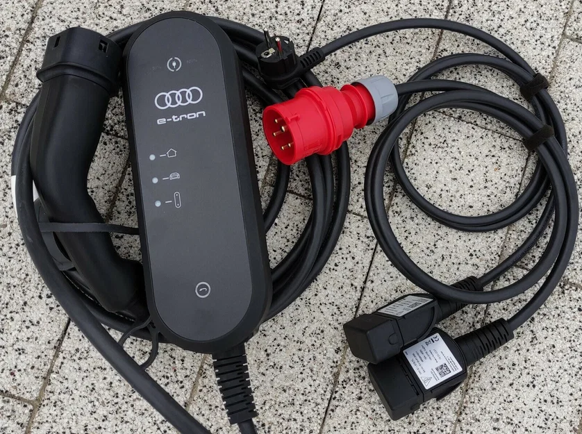 Giá treo tường bộ sạc Audi e-tron (Wallholder charger wallmount) - Image 2