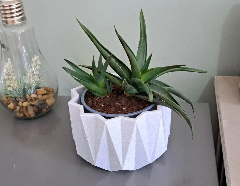 Chậu Cây Đa Giác Trang Trí Để Bàn (Decorative Plant Pot) - Image 1
