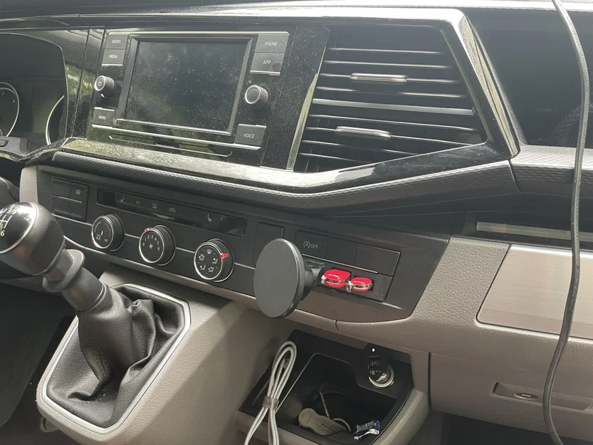 Phụ kiện gắn giá đỡ điện thoại Magsafe cho VW T6 - Image 3