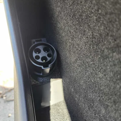 Dock adapter J1772 cửa bên tài xế Tesla Model Y – gắn phía sau hộc