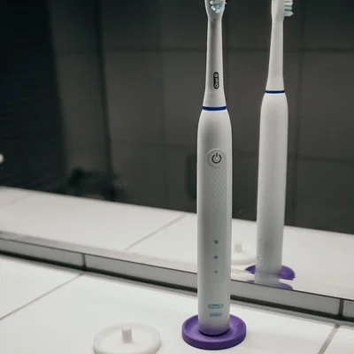 Đế cắm bàn chải điện Oral-B gọn nhẹ, tinh tế