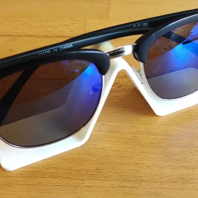 Giá đỡ mắt kính để bàn tối giản (Glasses Stand) in 3D