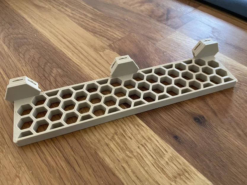 Kệ treo tường Honeycomb có gờ chắn thông minh cho góc làm việc - Image 1
