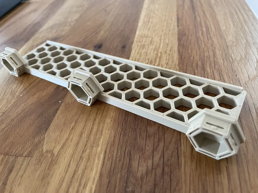 Kệ treo tường Honeycomb có gờ chắn thông minh cho góc làm việc - Image 2