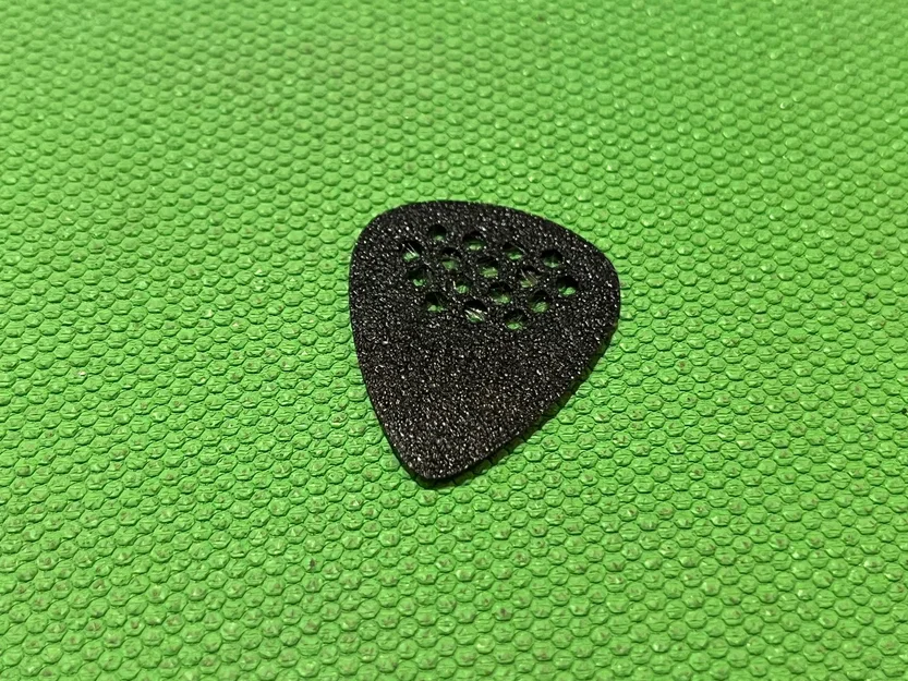 Miếng gảy đàn Guitar (Guitar Pick) in 3D tiện lợi với độ bám tốt - Image 1