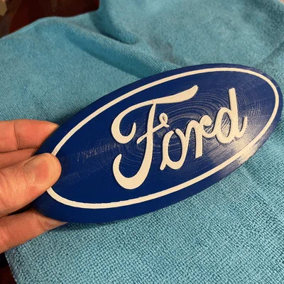 Bề mặt bo cong logo Ford (Ford Badge Contoured Surfaces)