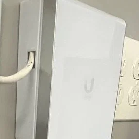 UniFi6 In-Wall Wall Mount Spacer U6-IW-US – Spacer ngàm treo tường