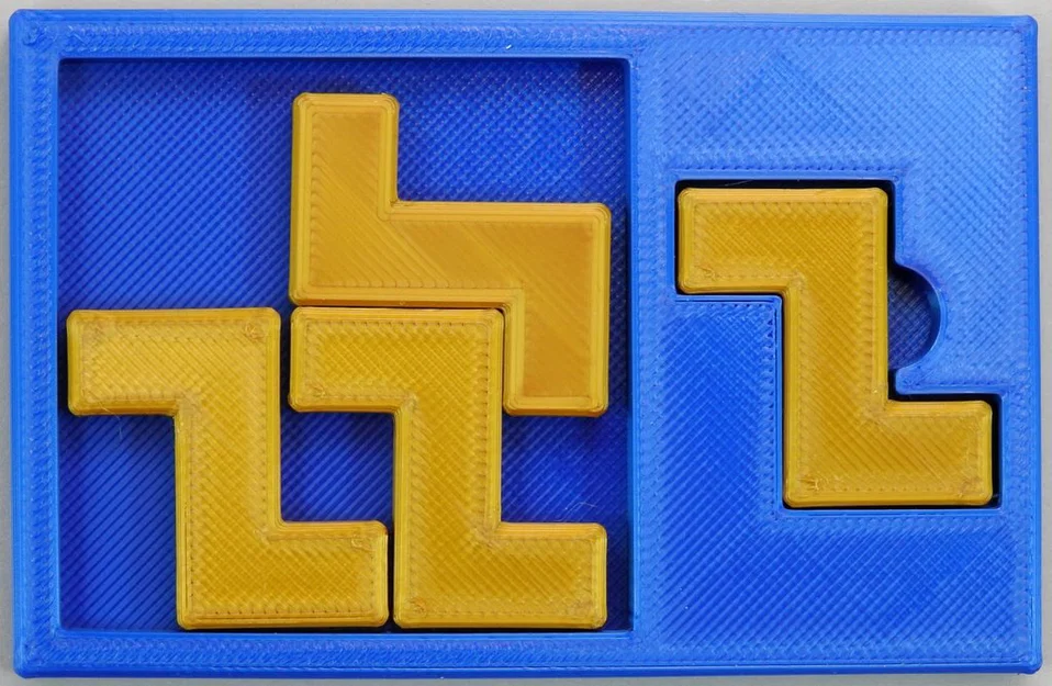 4Z-Puzzle – Xếp 4 miếng Z pentomino vào khay - Image 1