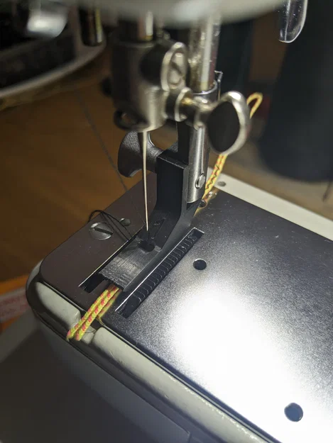 Chân Vịt Máy May Nối Dây (Line Splice Sewing Machine Presser Feet) - Image 2