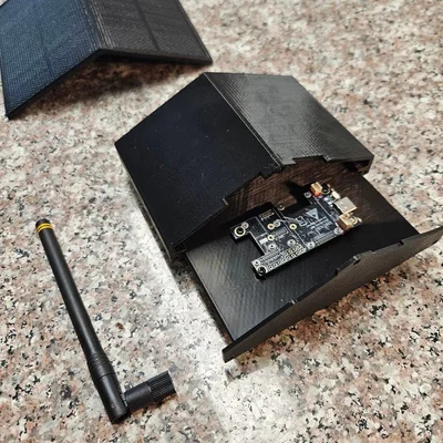 Nút Meshtastic dạng birdhouse (Meshtastic birdhouse node)