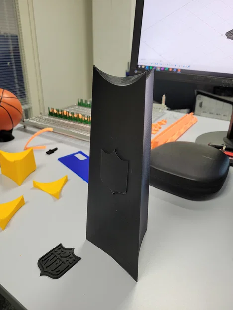 Giá đỡ bóng bầu dục phong cách cúp Lombardi in 3D siêu đẹp - Image 1